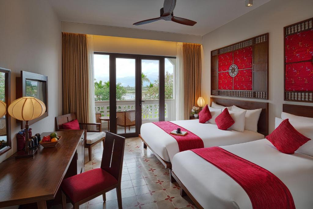Phòng Grand Deluxe 3 Người Nhìn Ra Sông- Bestbooking.vn